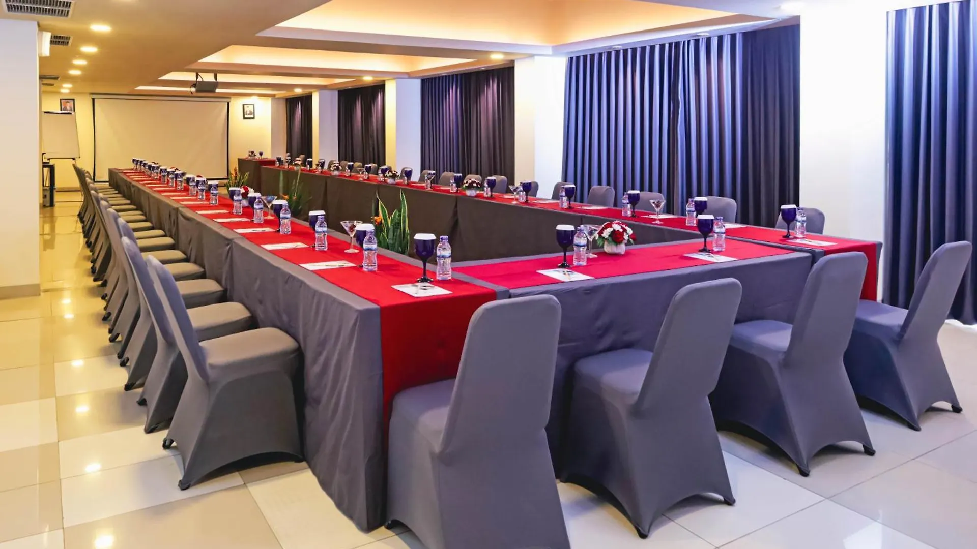 Tijili Hotel Benoa Nusa Dua  4*, Nusa Dua (Bali)
